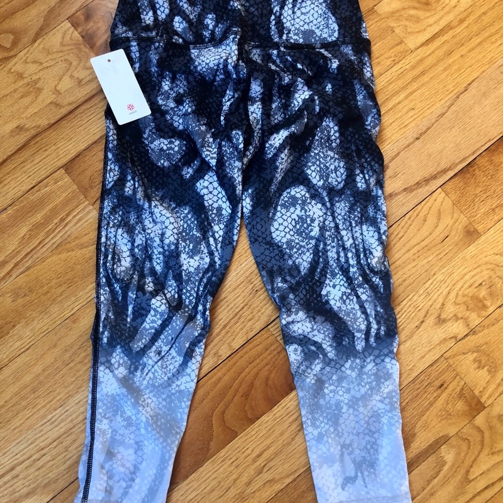 Peach reversible capris - Picture 3 of 6